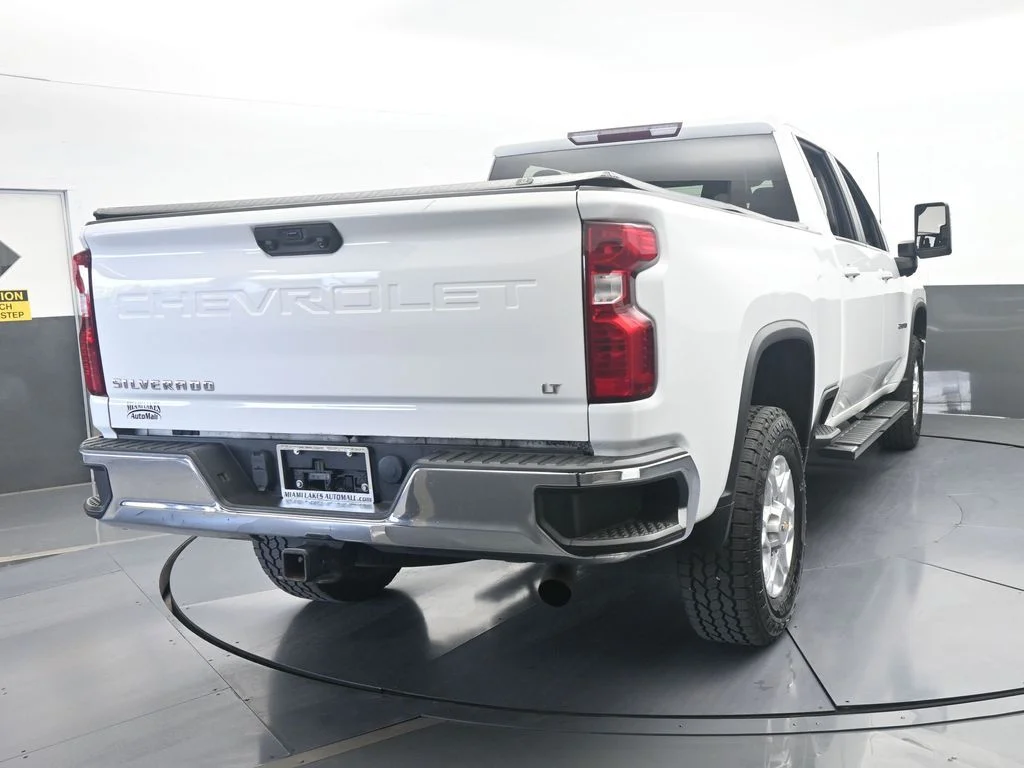 Used 2022 Summit White Chevrolet LT image 5