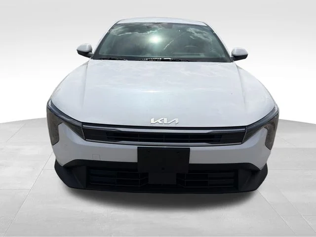New 2026 Snow White Pearl Kia LXS image 2
