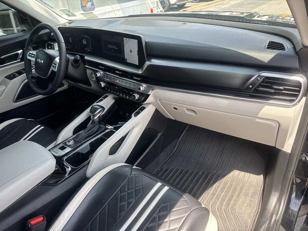 Used 2024 Black Kia S image 23