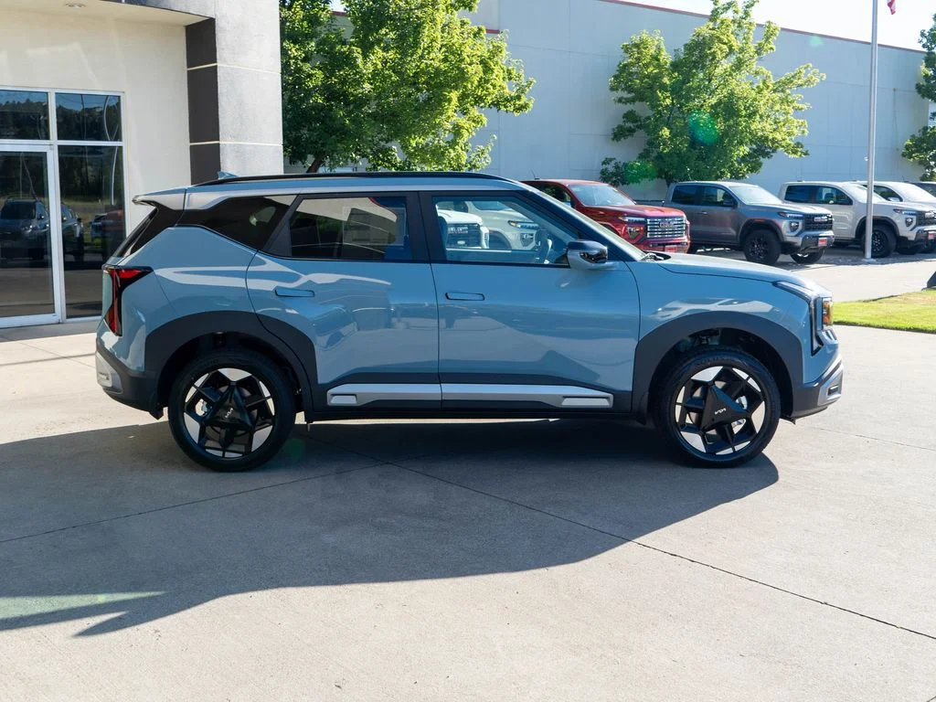 New 2027 Frost Blue Kia EX image 8