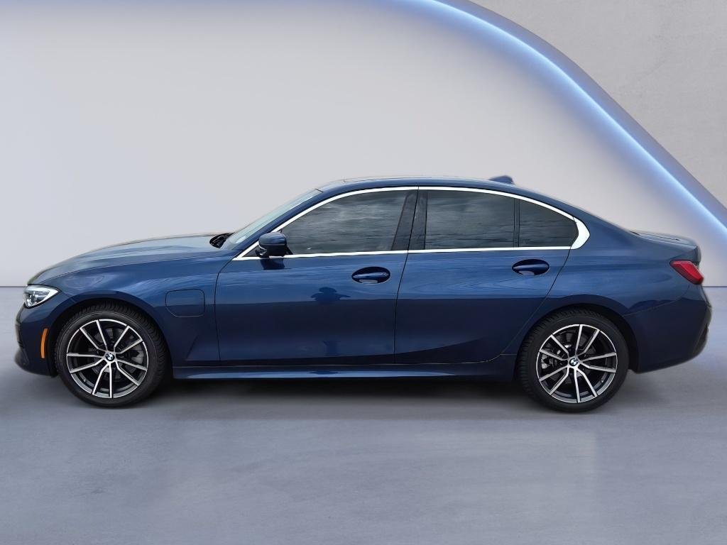 Used 2021 Phytonic Blue Metallic BMW 330e xDrive image 2