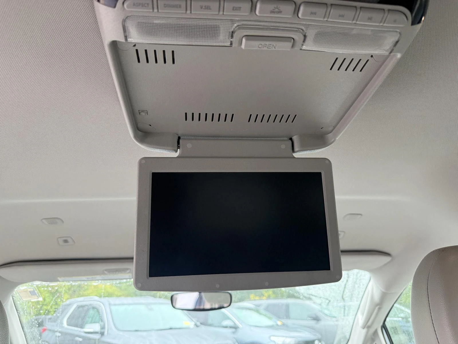 Used 2018 Billet Silver Metallic Clearcoat Chrysler Touring L image 13