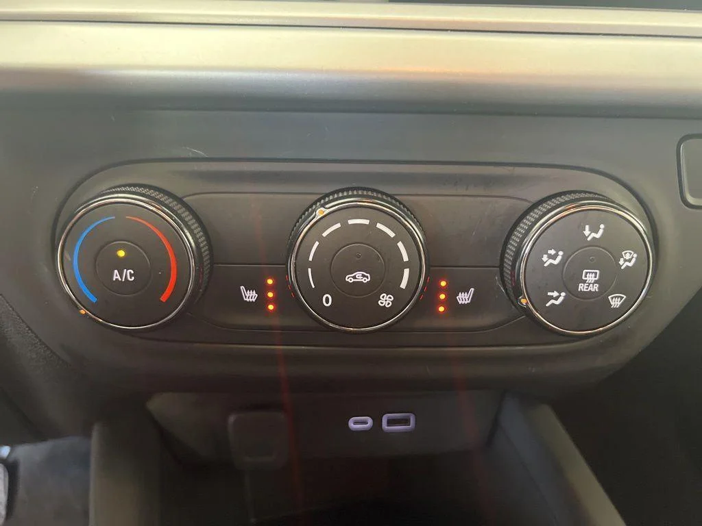 Used 2024 Summit White Chevrolet 1RS image 16
