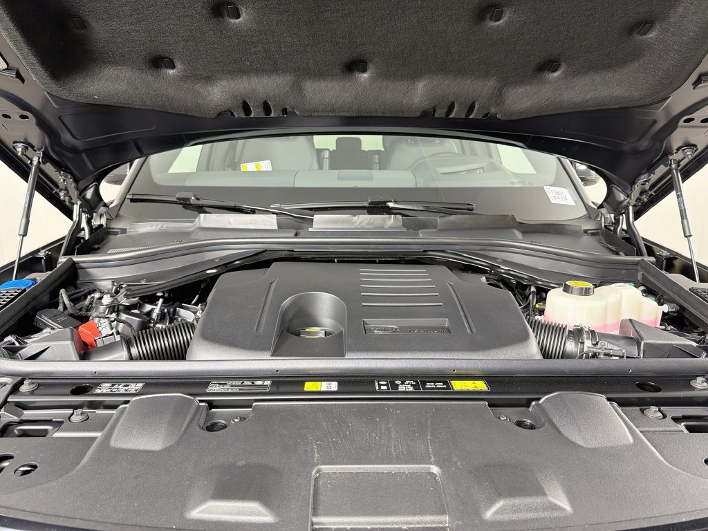 New 2027 Carpathian Grey Land Rover SE image 32