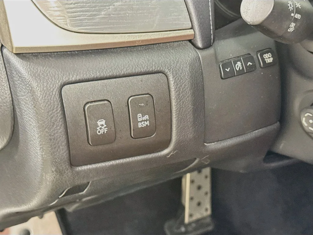 Used 2013 Silver Lexus 350 image 11