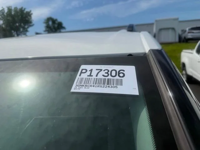 Used 2024 Summit White Chevrolet 2LT image 9