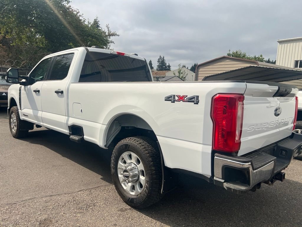 Used 2023  Ford  image 5