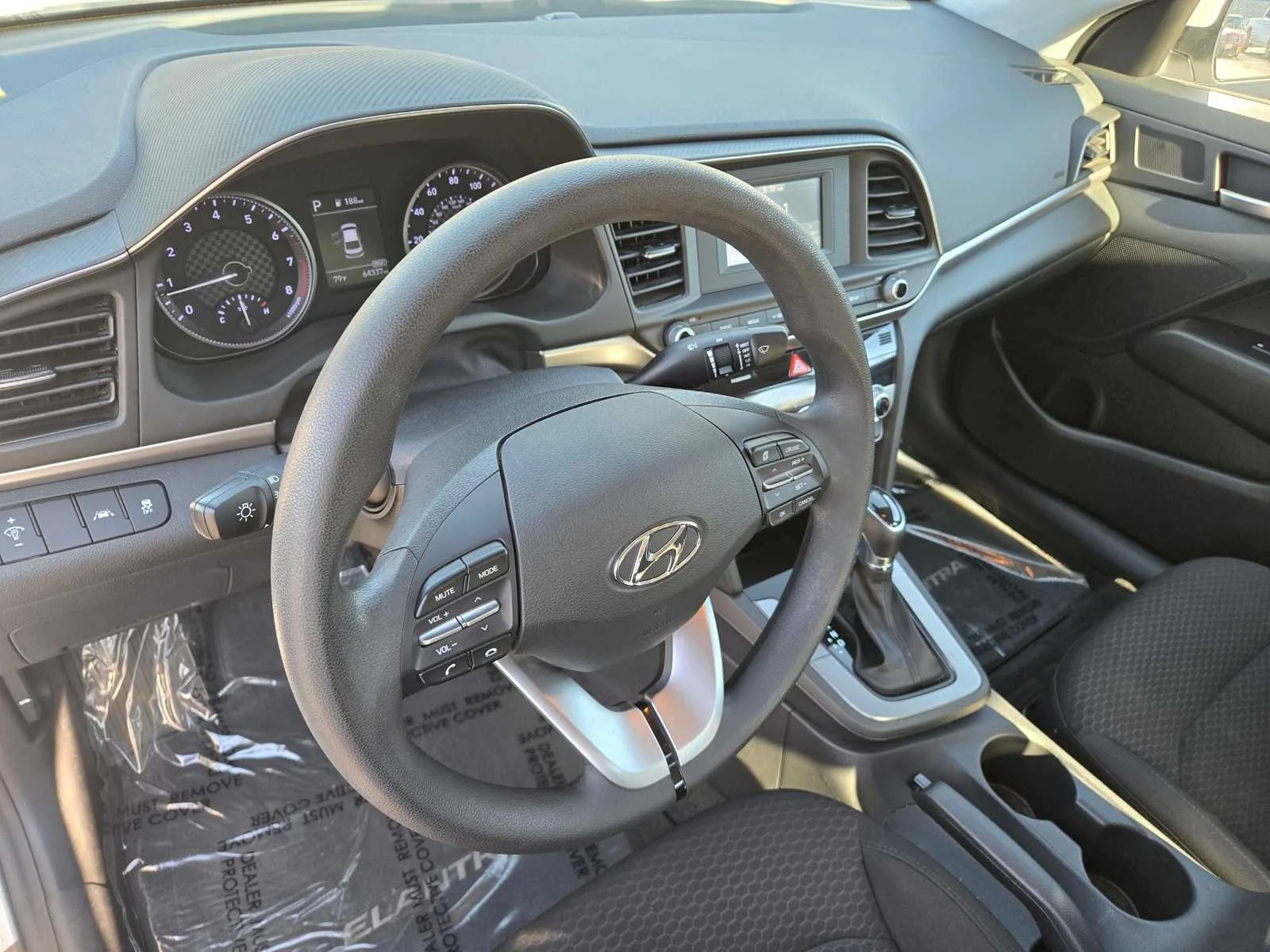 Used 2020  Hyundai SE image 11