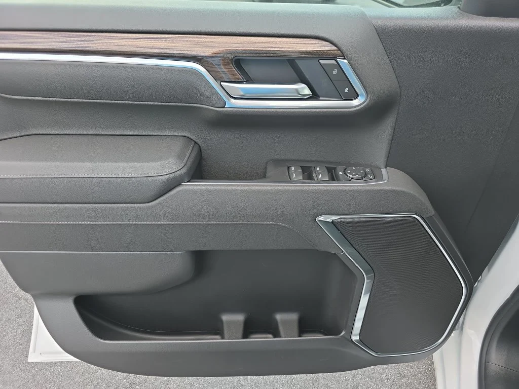 New 2026 Summit White Chevrolet LT image 18