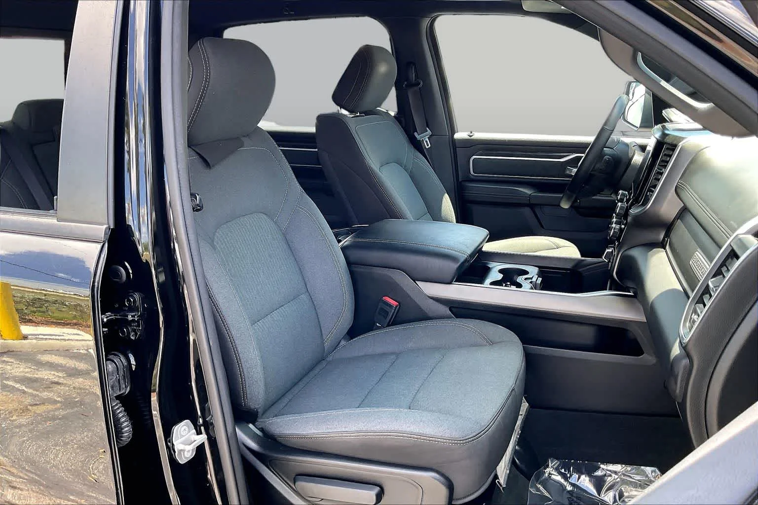Used 2022 Diamond Black Crystal Pearlcoat Ram Big Horn image 8