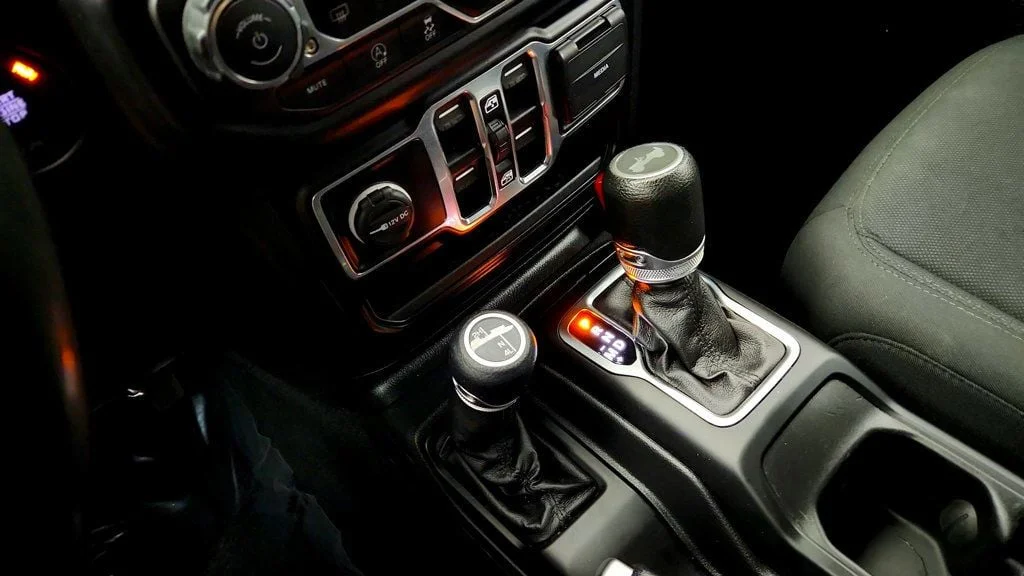 Used 2022 Black Clearcoat Jeep Unlimited Willys 4x4 w/ Sky One-Touch Top & Alpine Audio image 16