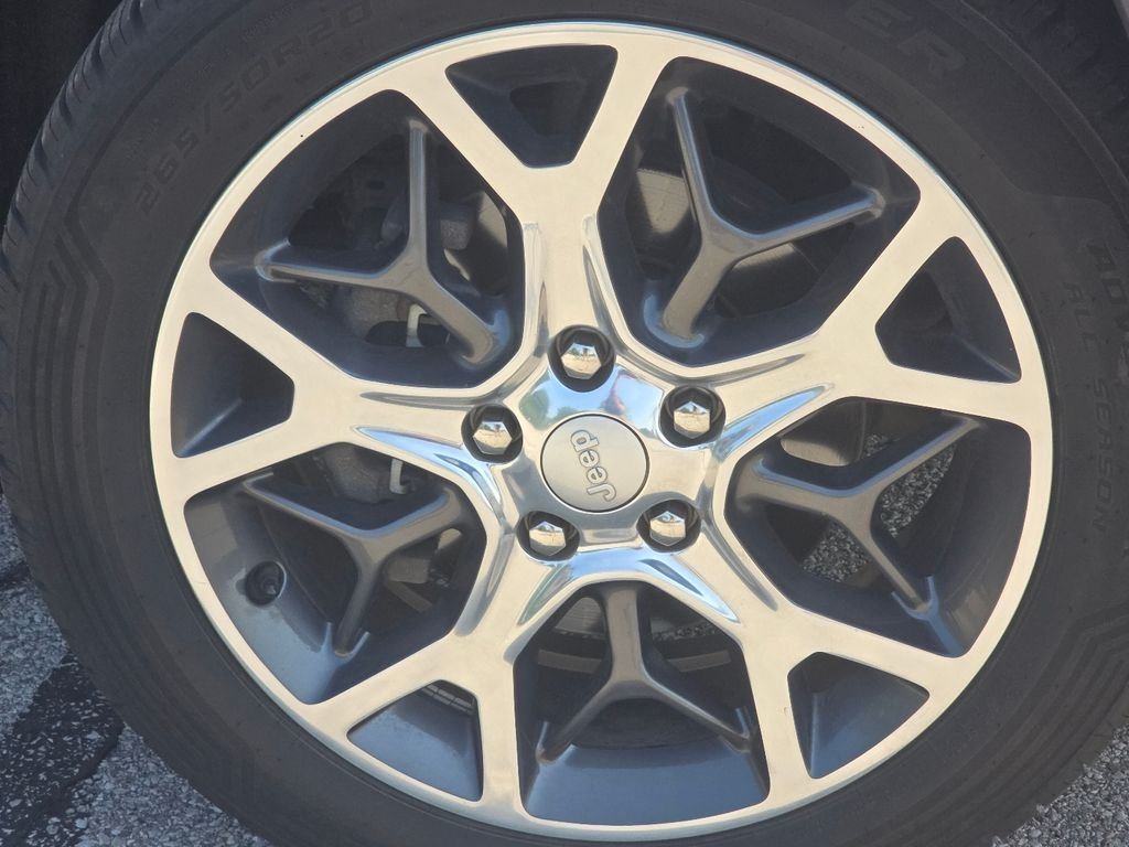Used 2020 Velvet Jeep Limited image 10