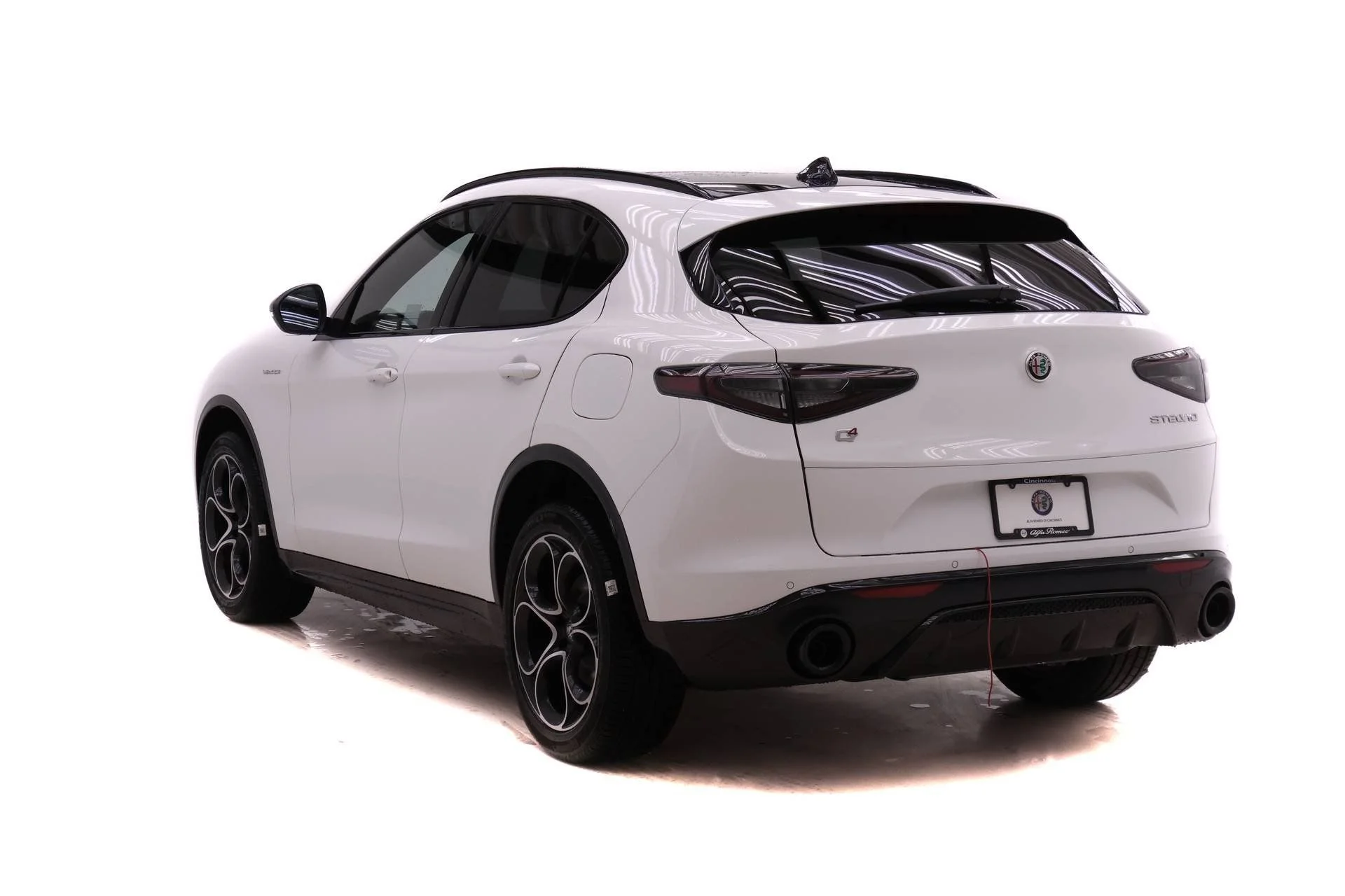 New 2026 Milano White Exterior Paint Alfa Romeo Base image 5