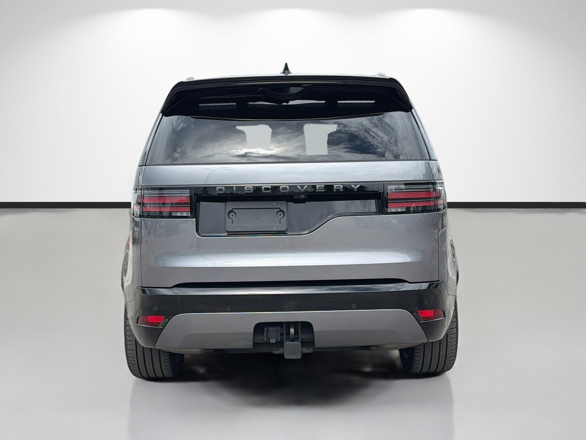 Certified Used 2025 Eiger Grey Metallic Land Rover Dynamic SE image 4