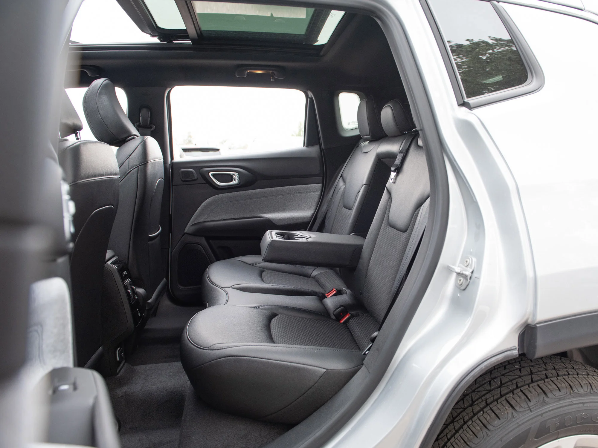 New 2025 Silver Jeep North* 4x4, Pano Sunroof, Heated Seats/Wheel, 360 Camera image 20