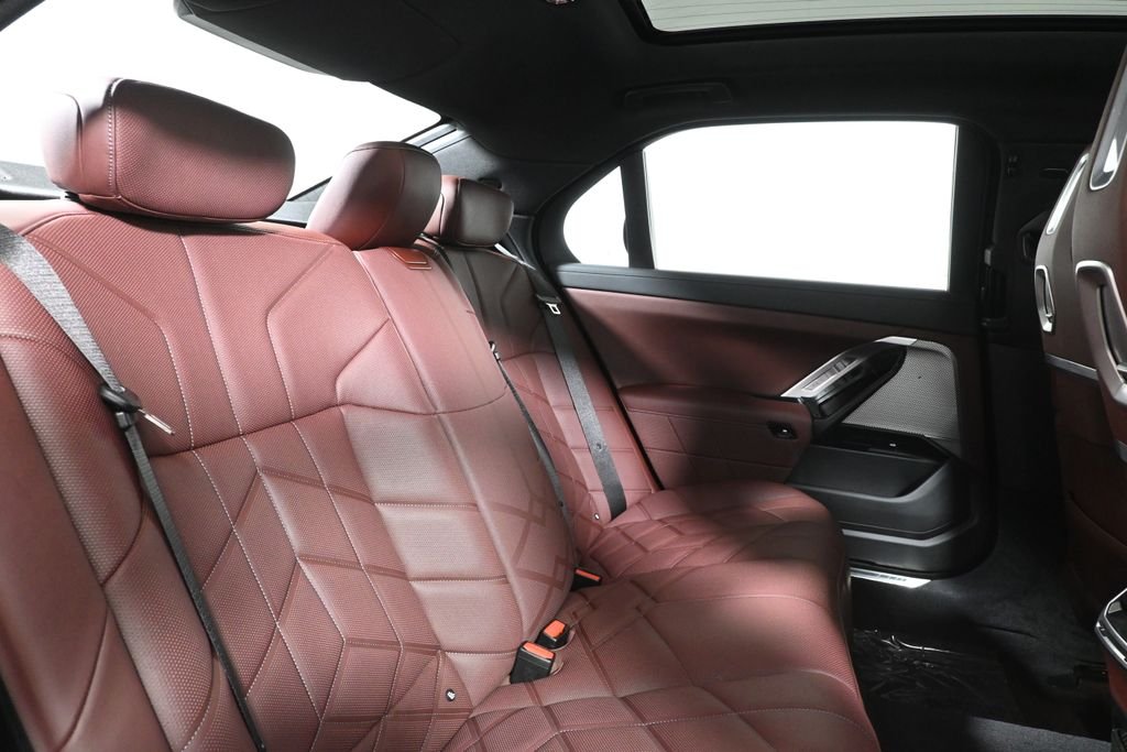 Used 2024 Black BMW 760i xDrive image 33