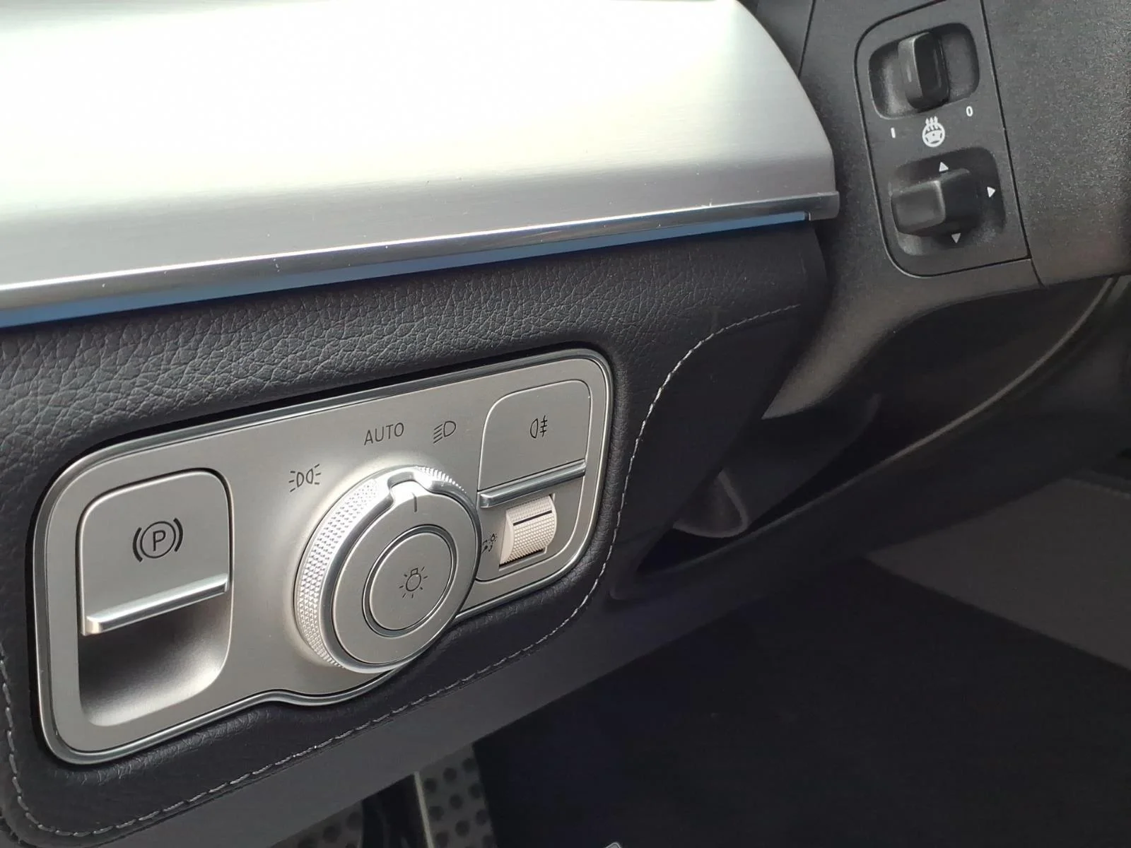 New 2026 MANUFAKTUR Alpine Grey Mercedes-Benz AMG® GLE 53 image 28