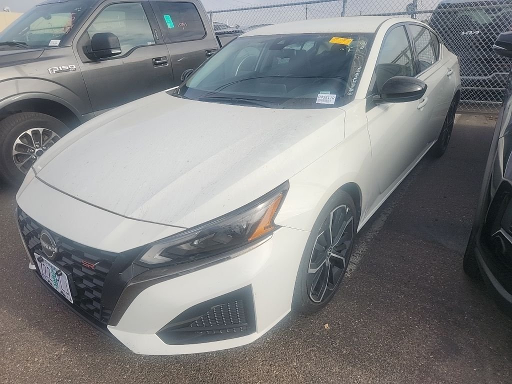 Used 2024 White Nissan 2.5 SR image 4