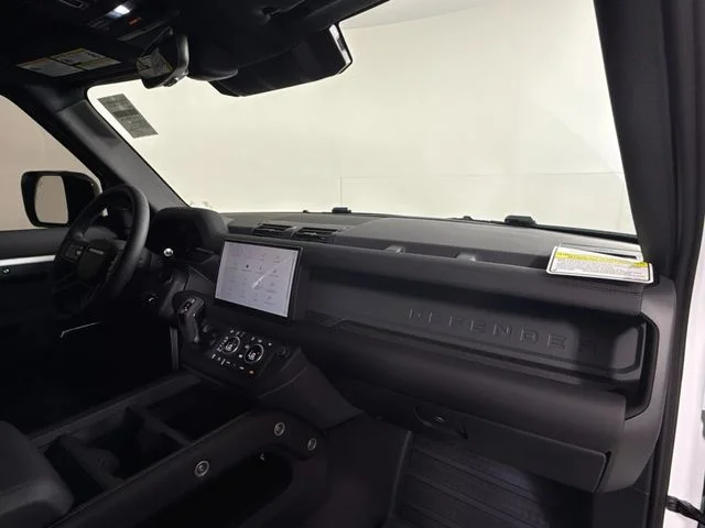 Used 2025 White Land Rover S image 32