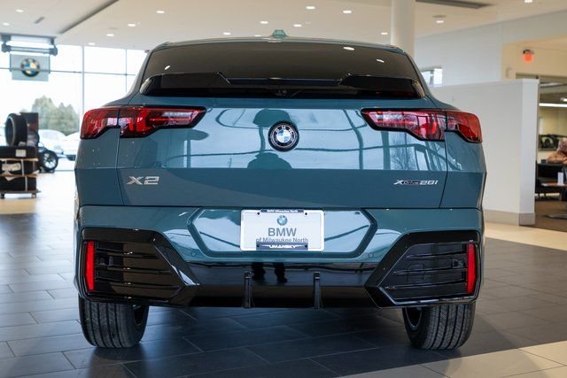 Certified Used 2026 Cape York Green Metallic BMW xDrive28i image 9