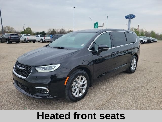 New 2026 Diamond Black Chrysler Limited image 21
