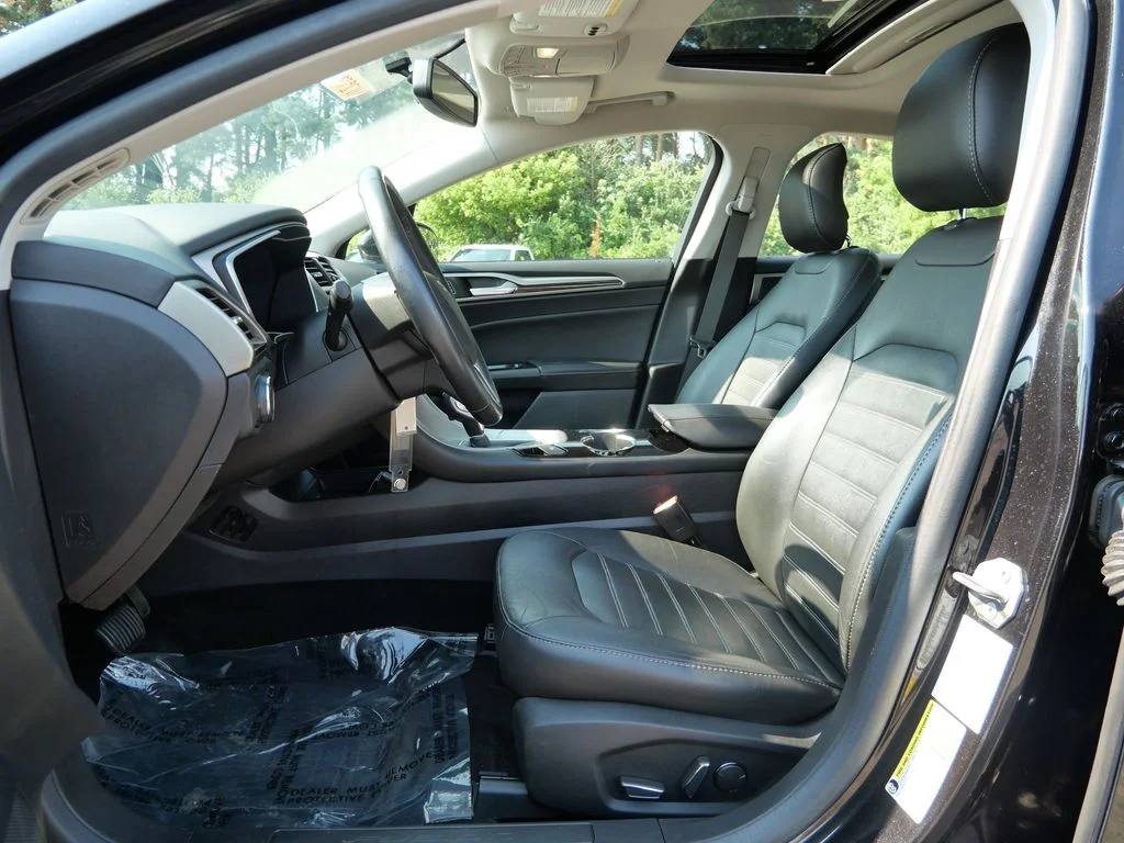 Used 2014 Black Ford SE image 15