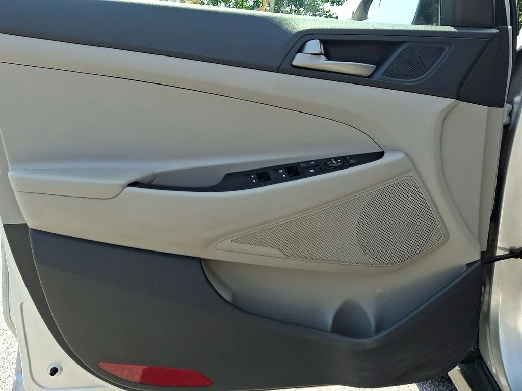Used 2018 Silver Hyundai SEL image 12