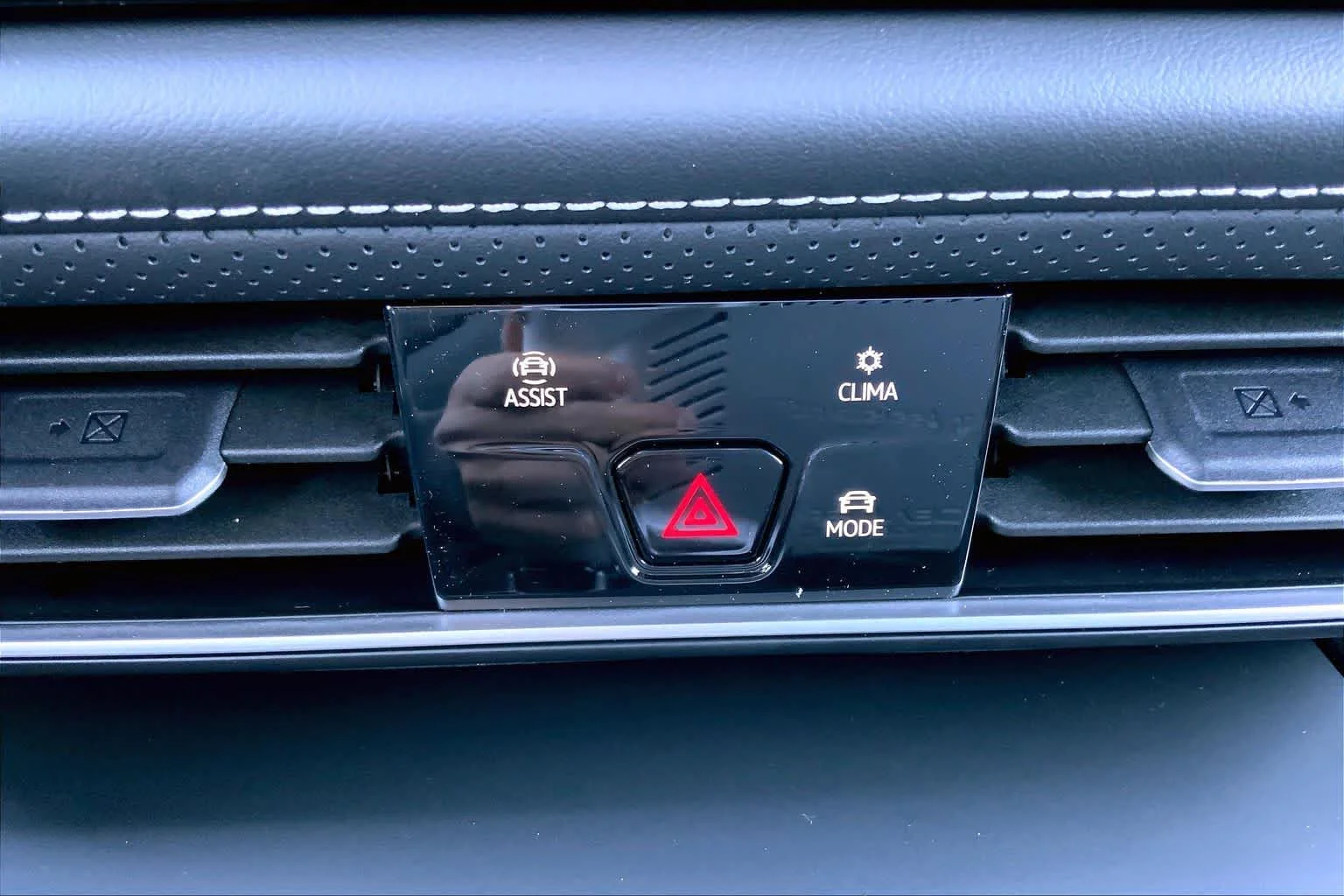 New 2026 Deep Black Pearl Volkswagen 2.0T SE image 20