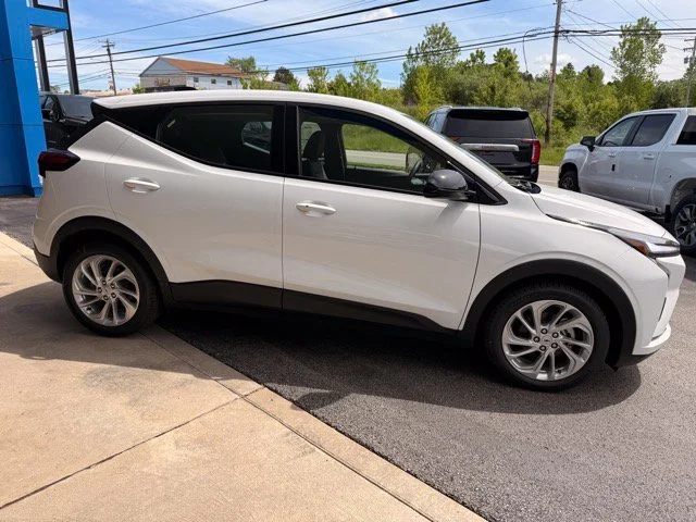 2027 Chevrolet Bolt LT - Photo 7