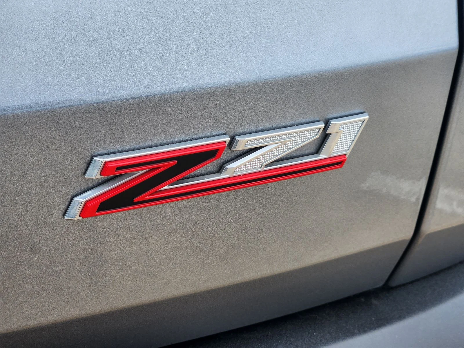 Used 2025 Gray Chevrolet Z71 image 10