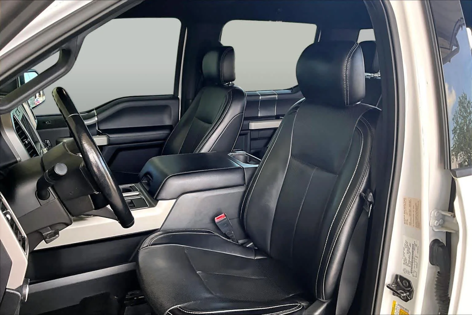 Used 2018 Oxford White Ford LARIAT image 8