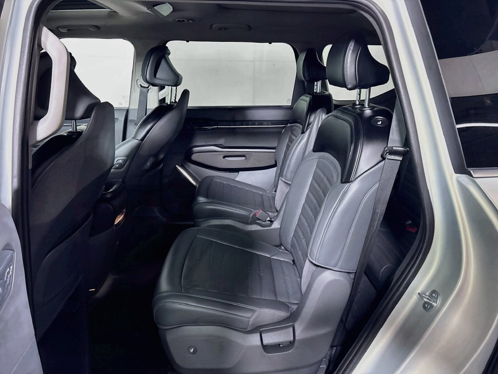 Used 2024 White Kia Land image 21