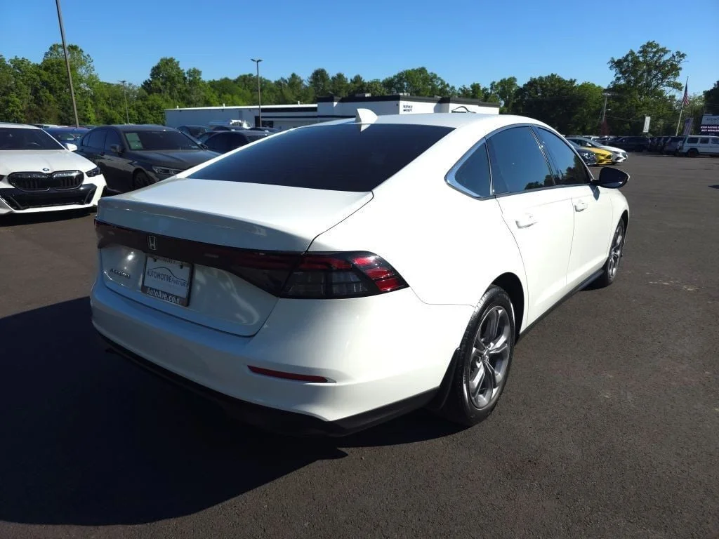 Used 2024 Platinum White Pearl Honda EX CVT image 4