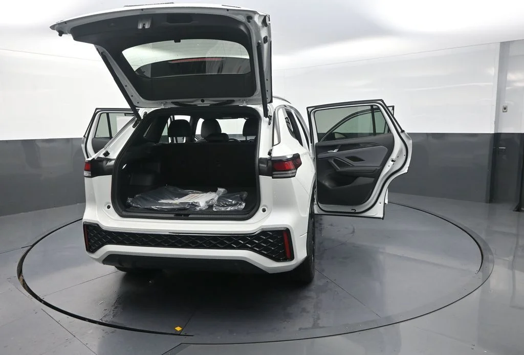 New 2026 White Volkswagen 2.0T SE R-Line Black image 35