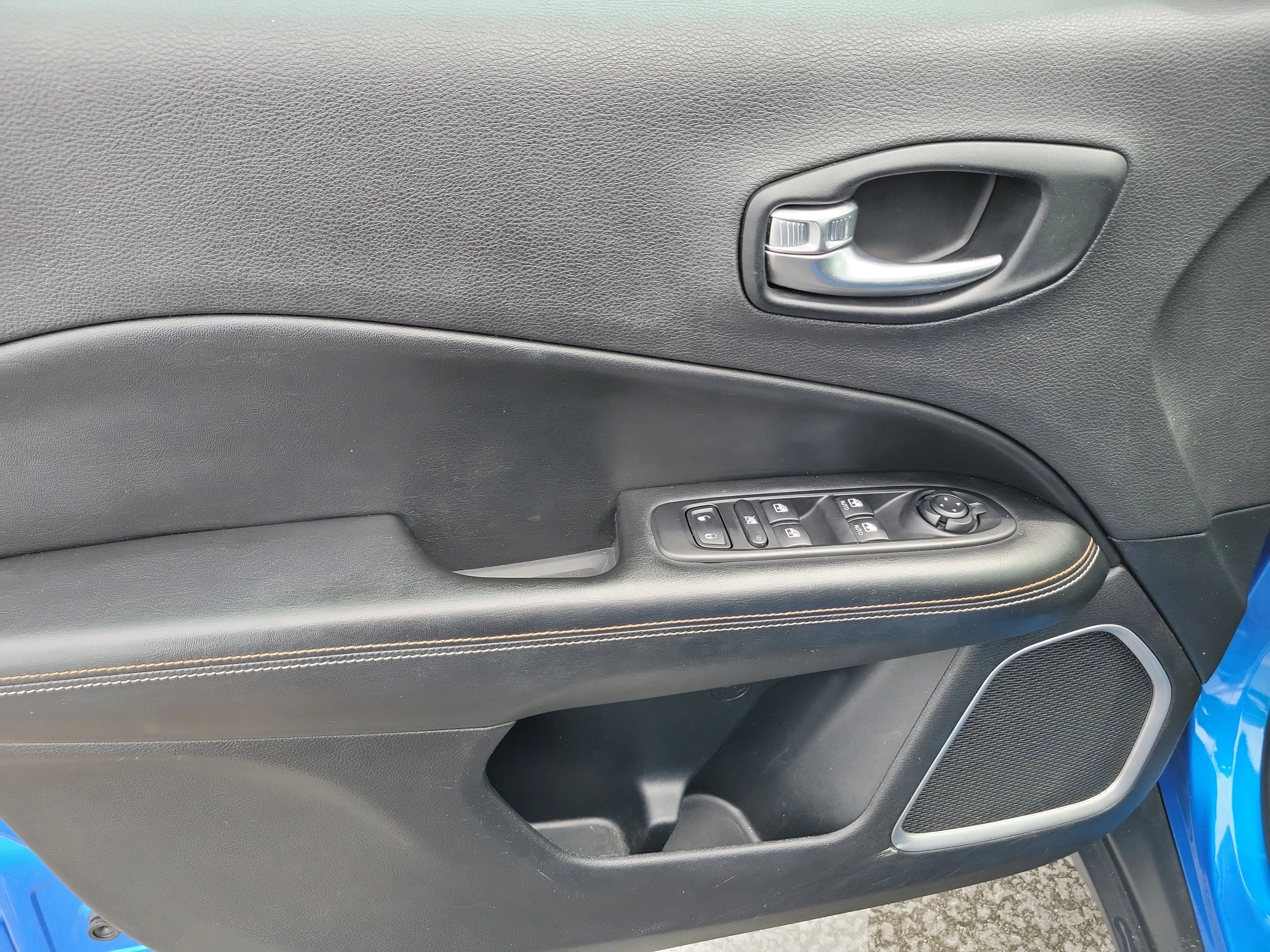 Used 2021 Laser Blue Pearlcoat Jeep Sport image 19