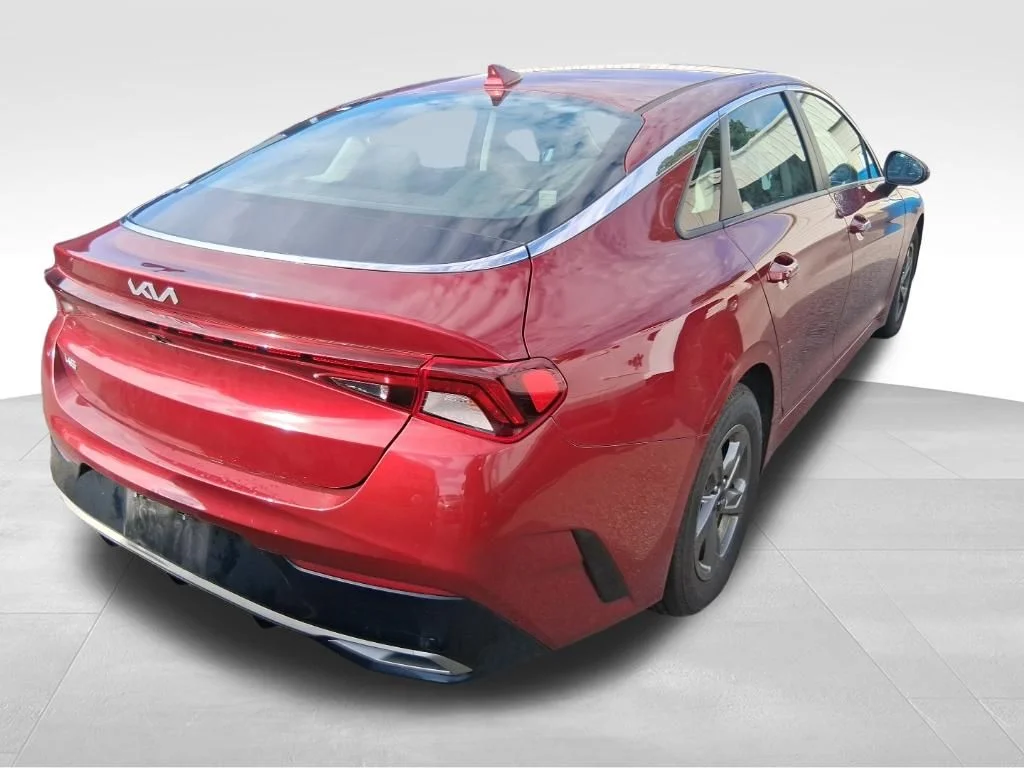 Used 2023 Red Kia LXS image 4