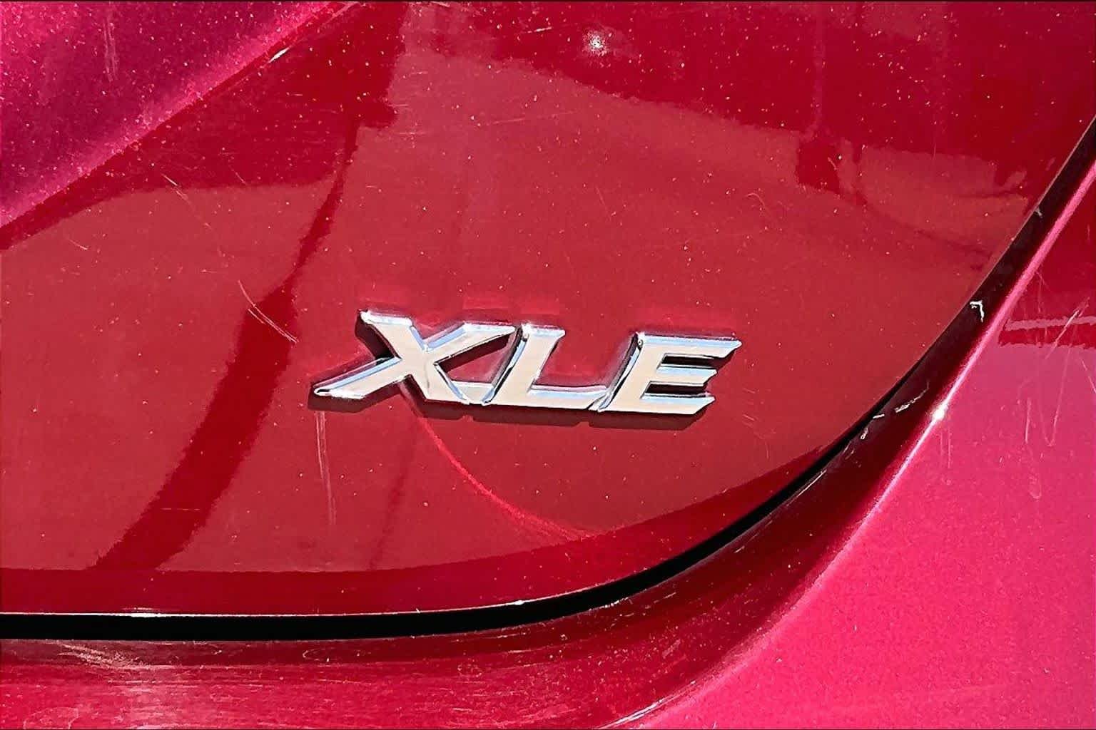 Used 2018 Ruby Flare Pearl Toyota XLE image 27