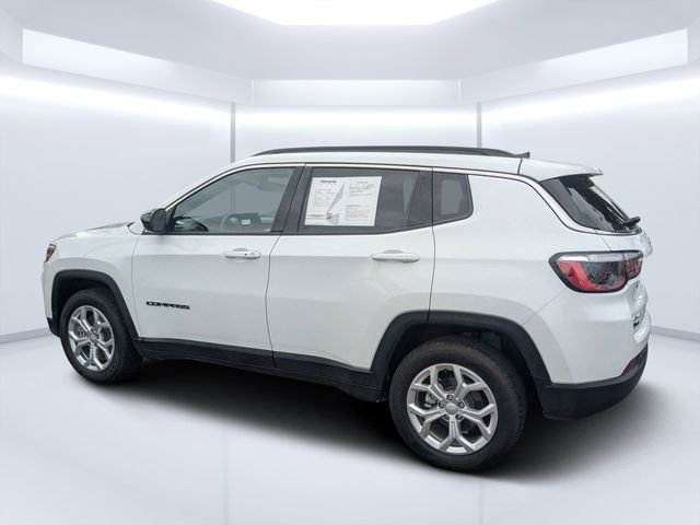 Used 2024 White Jeep Latitude image 6