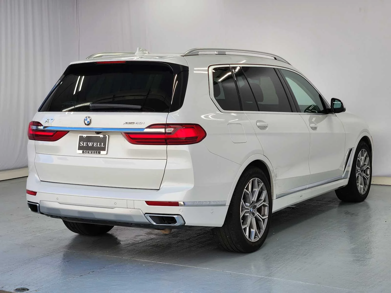 Used 2022 Mineral White Metallic BMW xDrive40i image 4