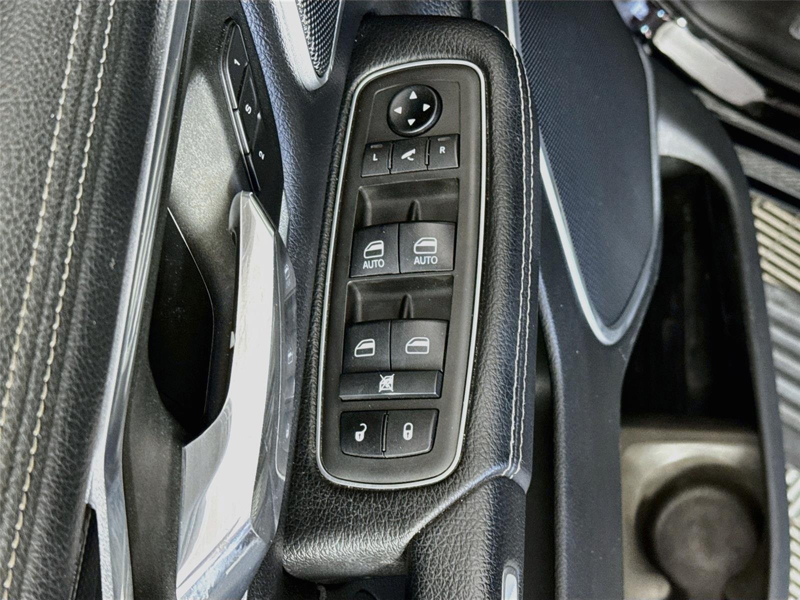 Used 2021 Diamond Black Crystal Pearlcoat Ram Laramie image 20