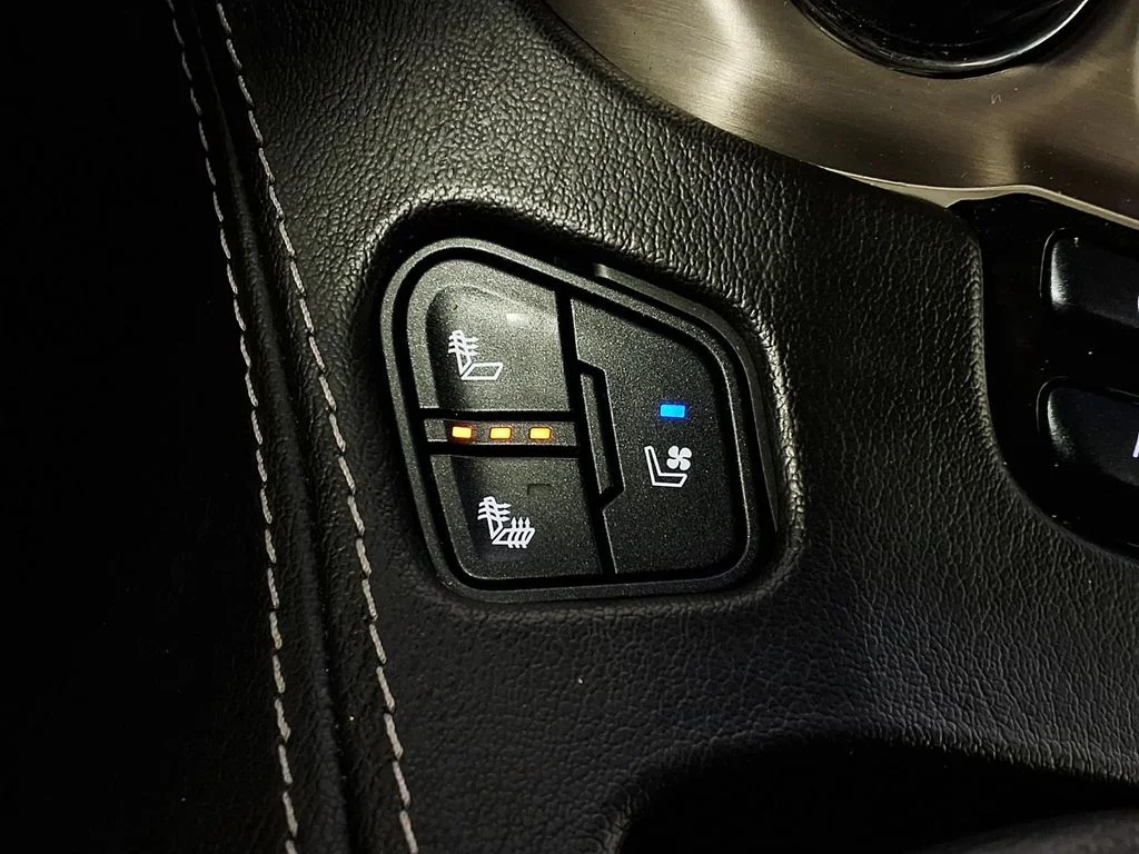 Used 2020 Black GMC Denali image 15