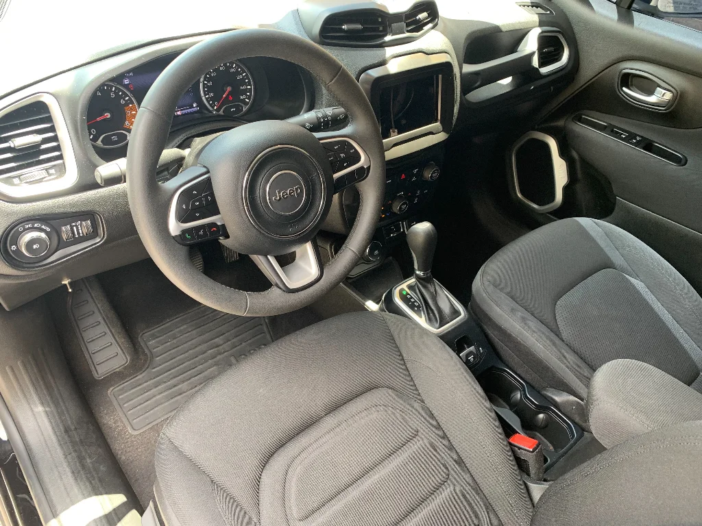Used 2021 Black Clearcoat Jeep Latitude image 12