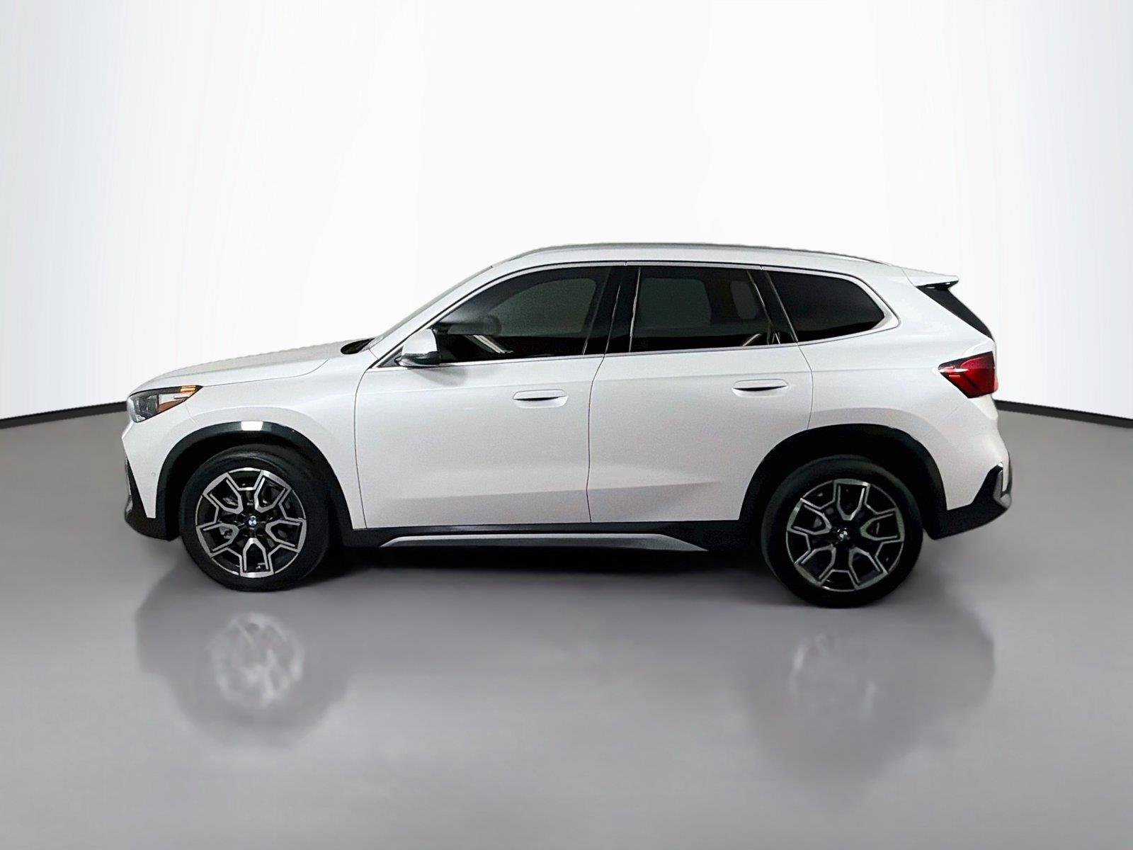 New 2027 Mineral White Metallic BMW xDrive28i image 8