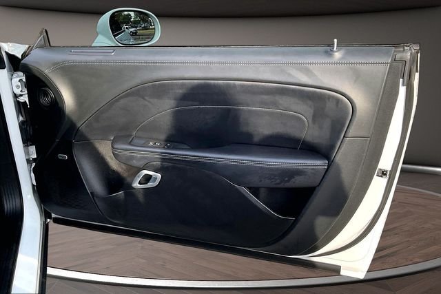 Used 2022 White Dodge SXT image 22