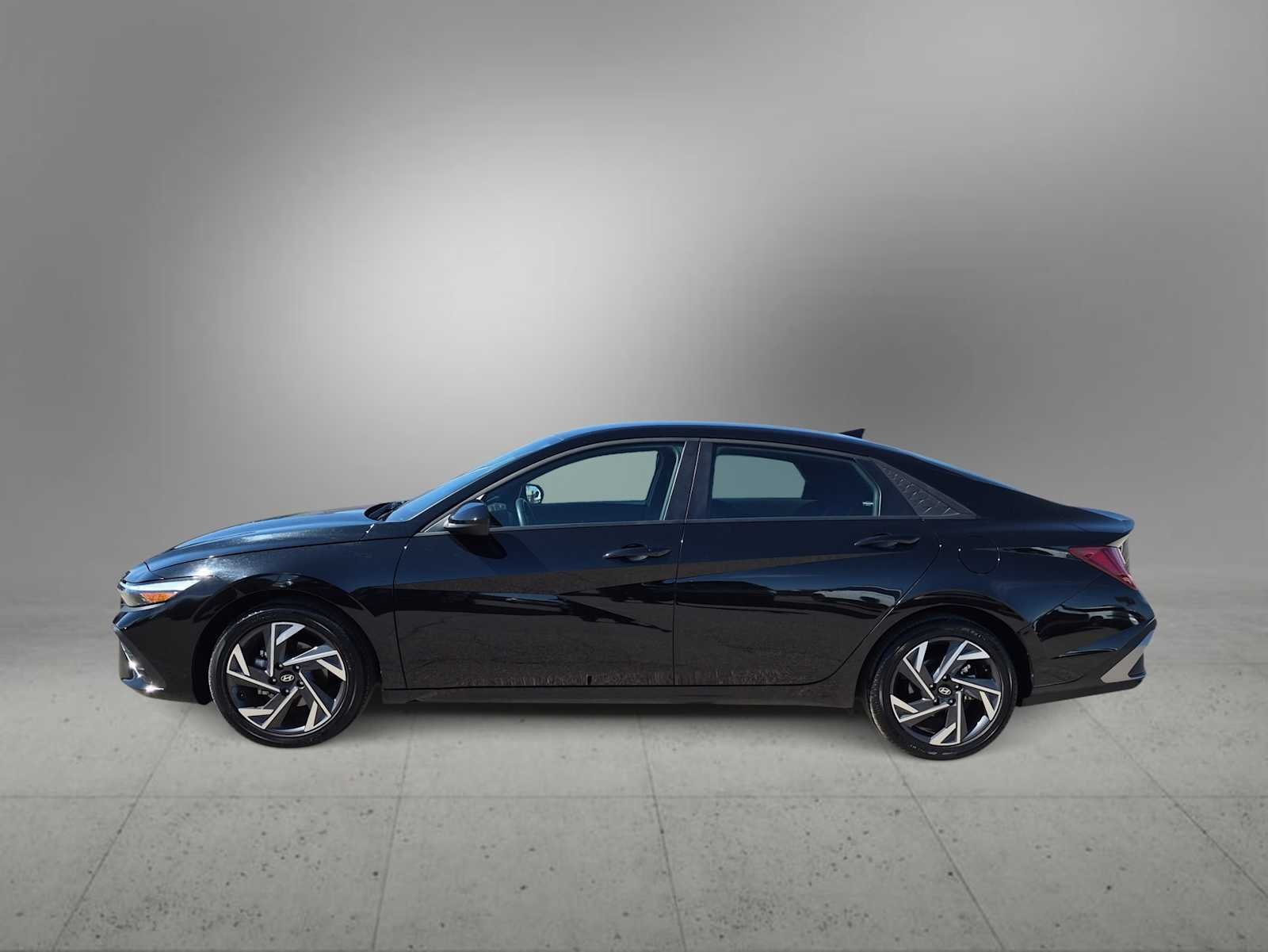 Certified Used 2025 Abyss Black Hyundai SEL Sport image 5
