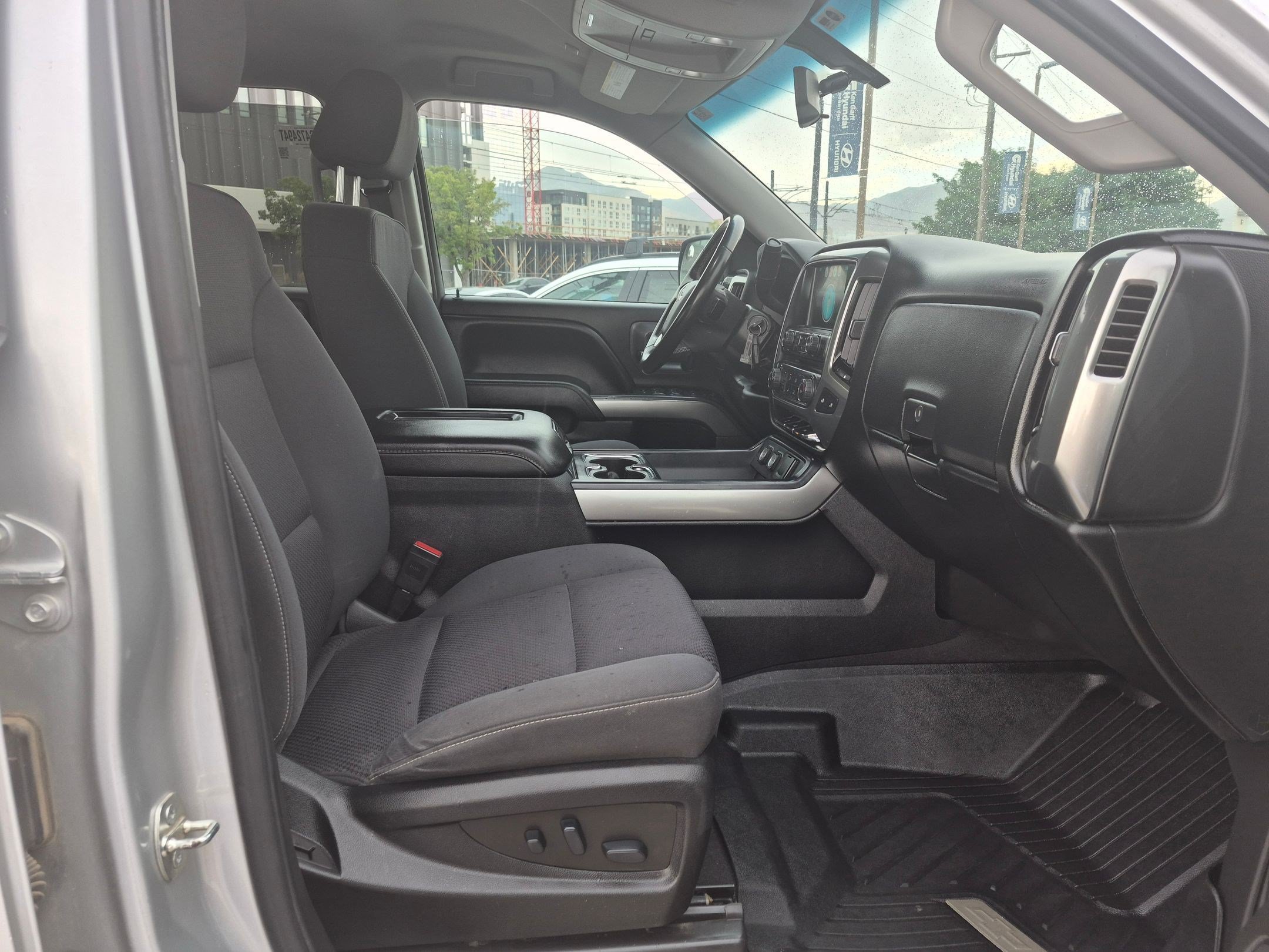 Used 2018 Silver Chevrolet LT image 28