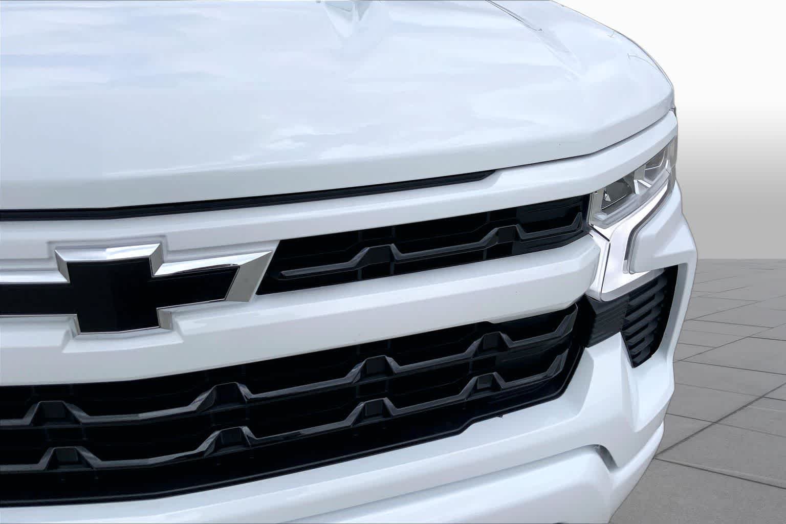 Used 2026 Summit White Chevrolet RST image 31