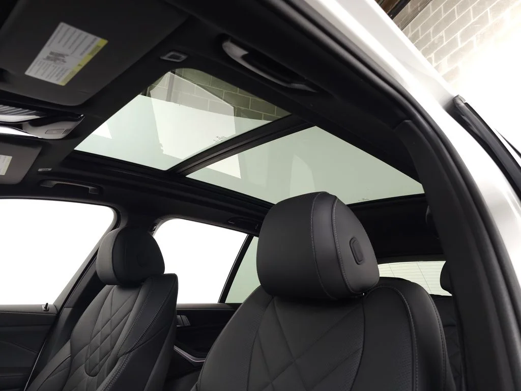 Used 2025 White BMW xDrive40i image 18