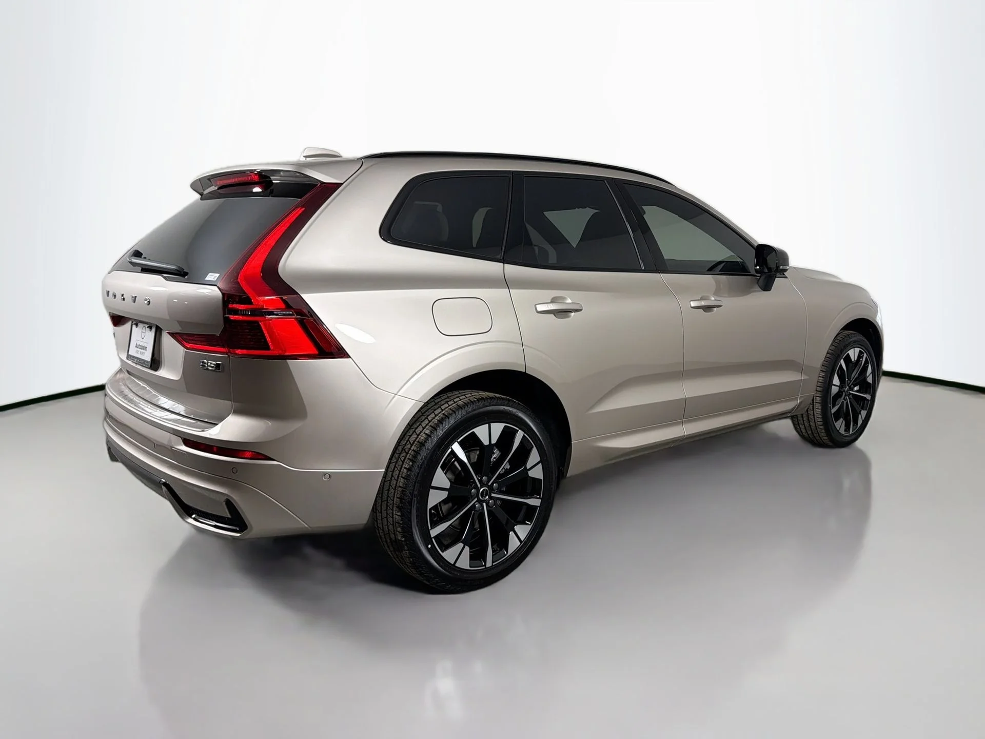 New 2026 Bright Dusk Volvo Plus image 5