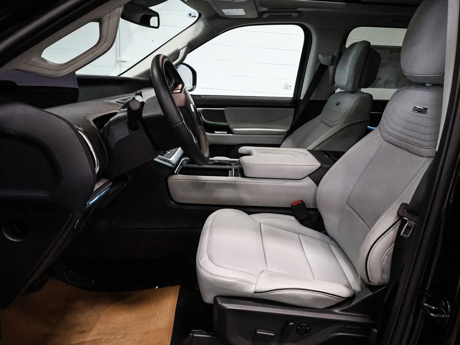 New 2026 Agate Black Metallic Ford MAX Platinum® image 24